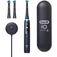 Oral-B iO 8 (черный, 3 насадки)
